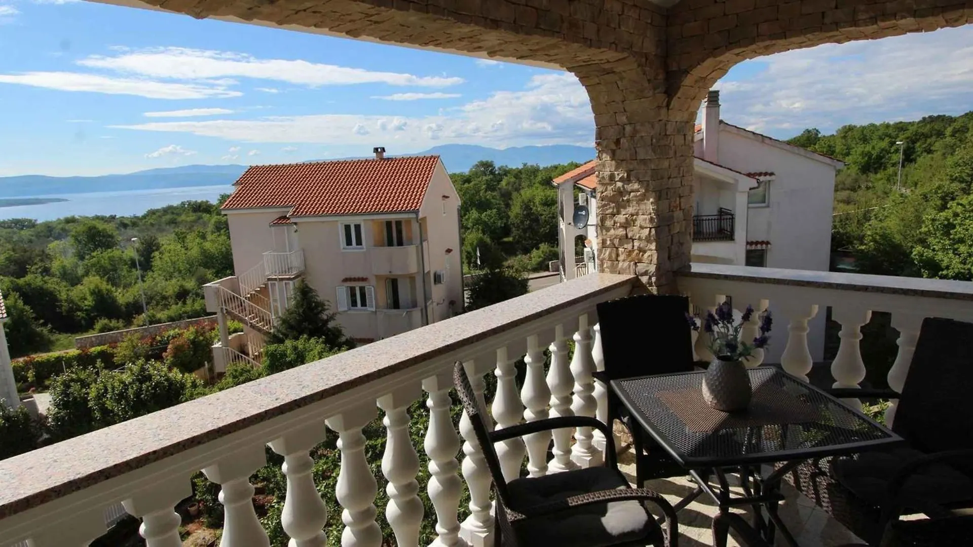 Apartments In Malinska/Insel Krk 13149
